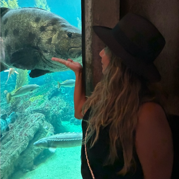 Meet your Posher, Yessi - Picture 2 of 3